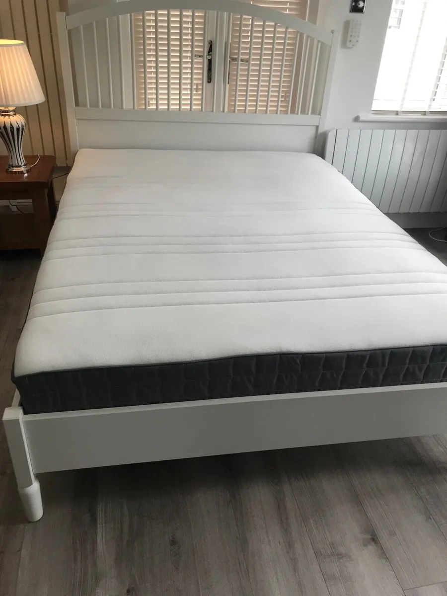 Stylish King size white frame bed - Image 2