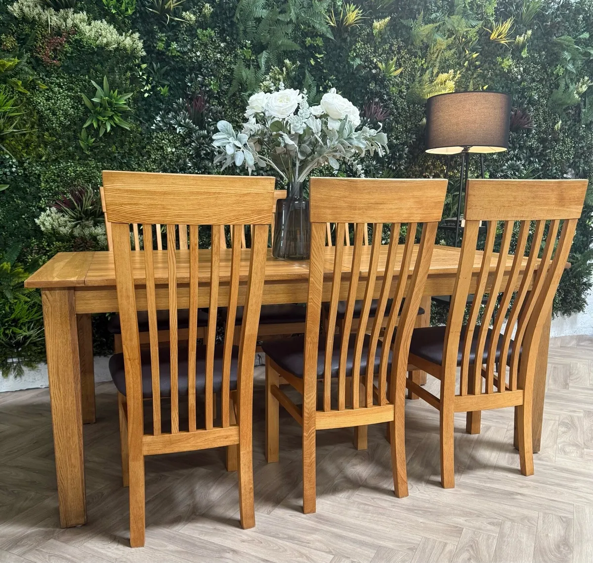 Oak kitchen table & 6 chairs - Image 2