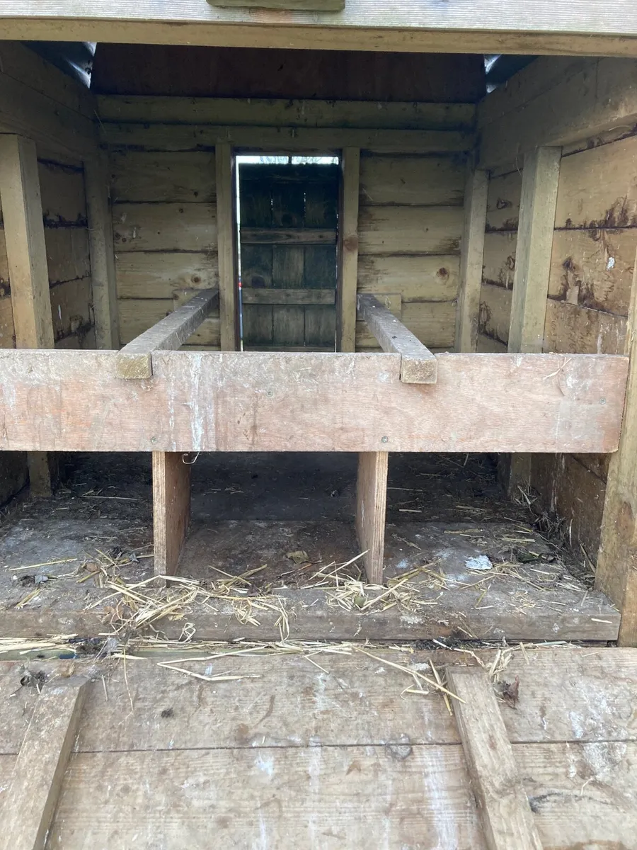 Hen house - Image 1