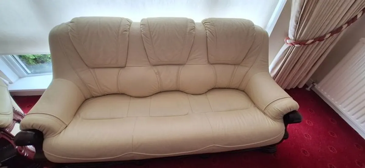 3 piece leather sofa and chairs - Image 1