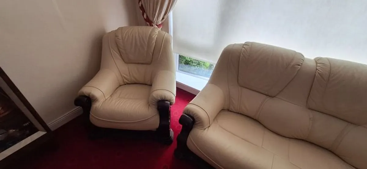 3 piece leather sofa and chairs - Image 2