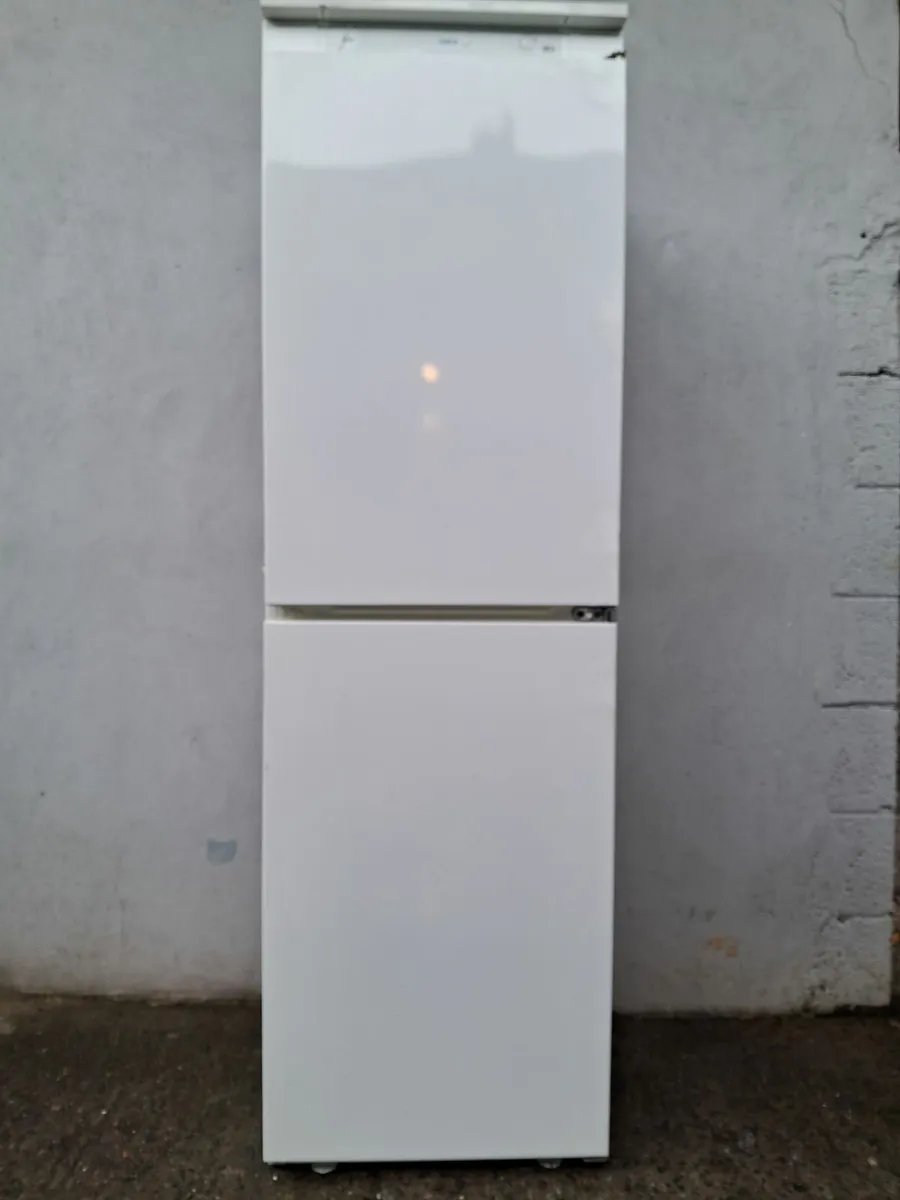 50/50 INTEGRETED FRIDGE AND FREEZER - Image 1