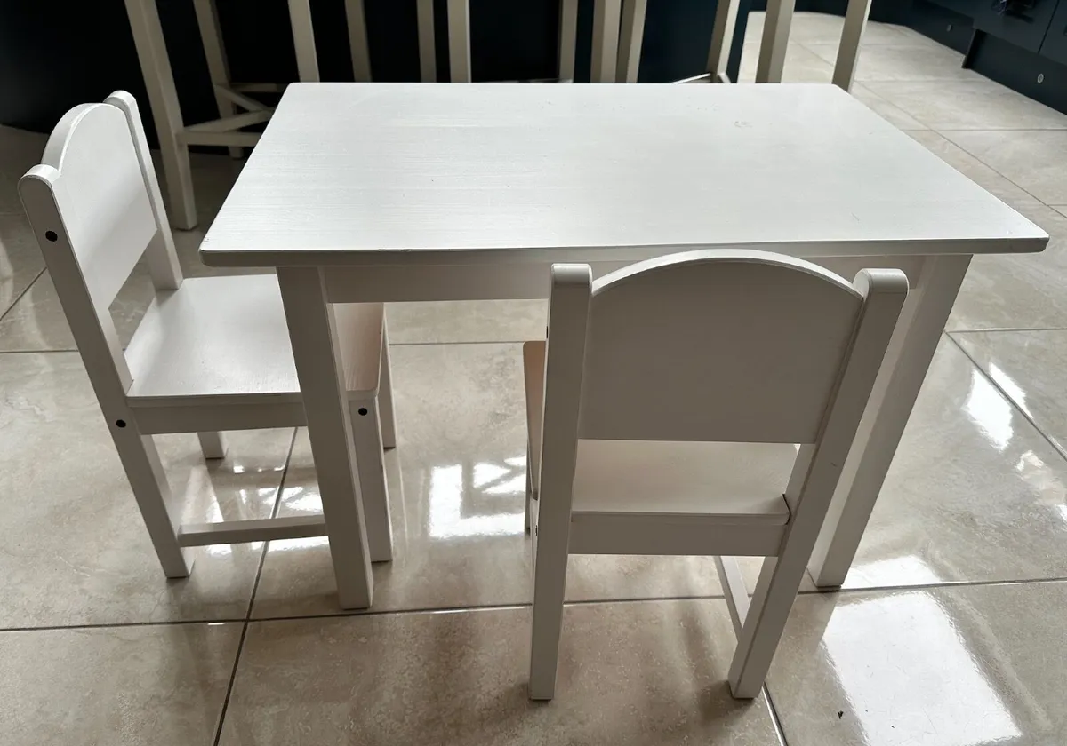 Kids Table and Chairs - Image 1