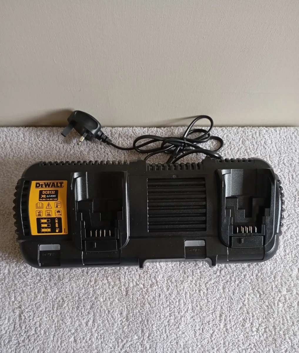 DeWalt Dual Charger (New)