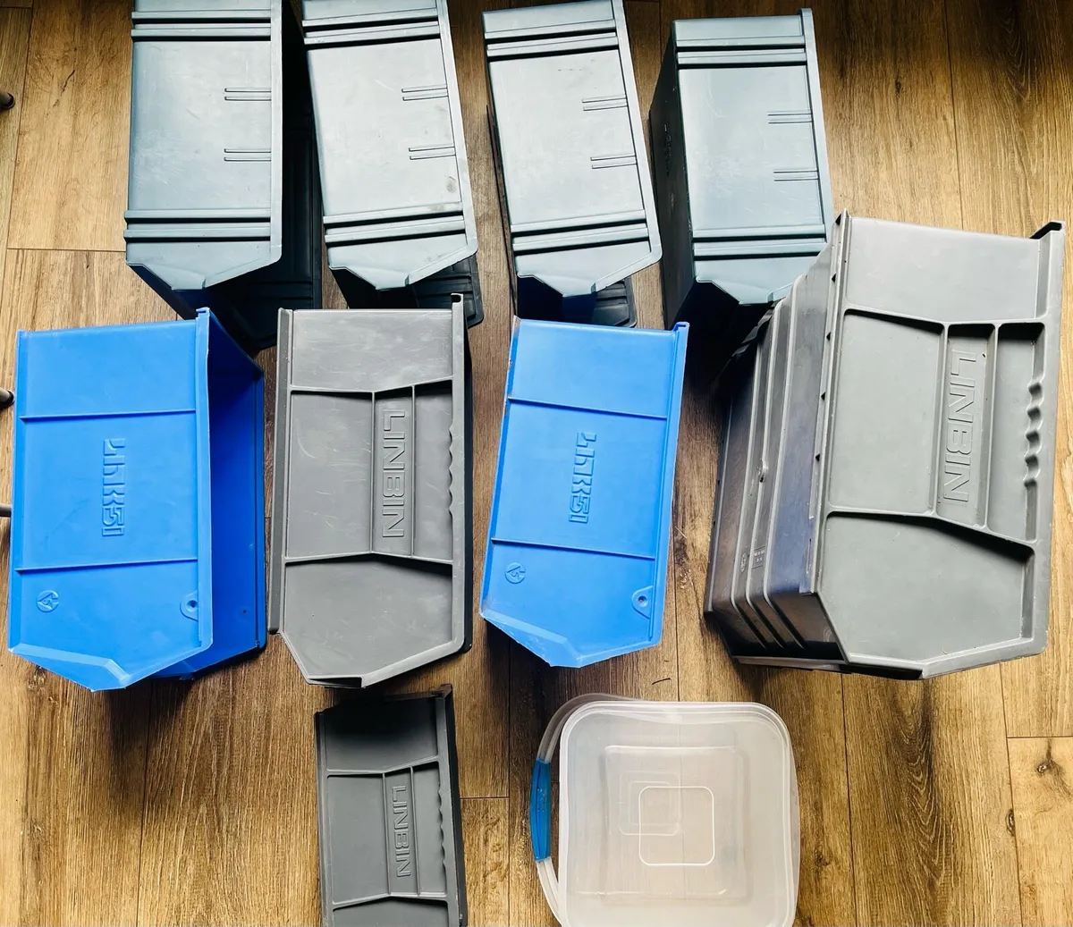 10 hard plastic boxes together €30 - Image 4