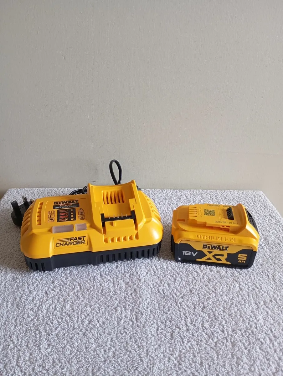 DeWalt Fast Charger & Battery - Image 1