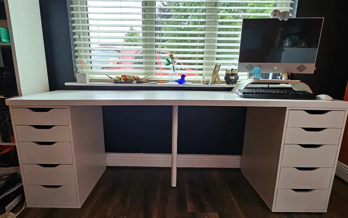 Office desk - Image 1