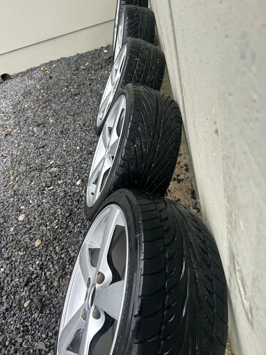 4 Alloys  4 x 108   1 Passat alloy - Image 2