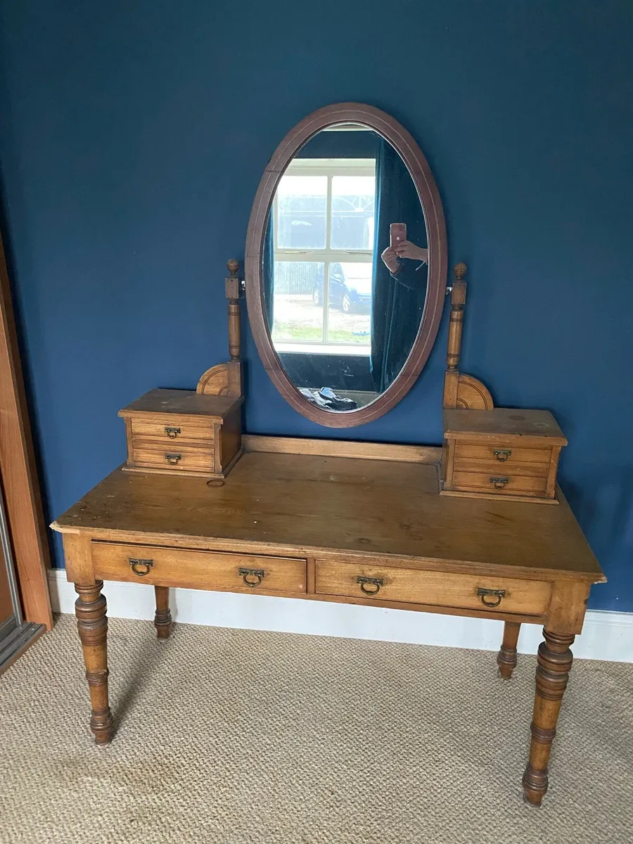 Vanity table with mirror - Image 2
