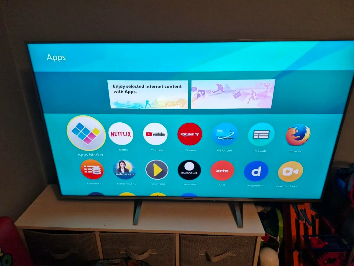 50" Panasonic smart tv - Image 3