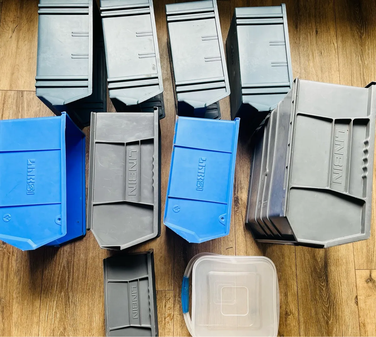 10 hard plastic boxes together €30 - Image 2