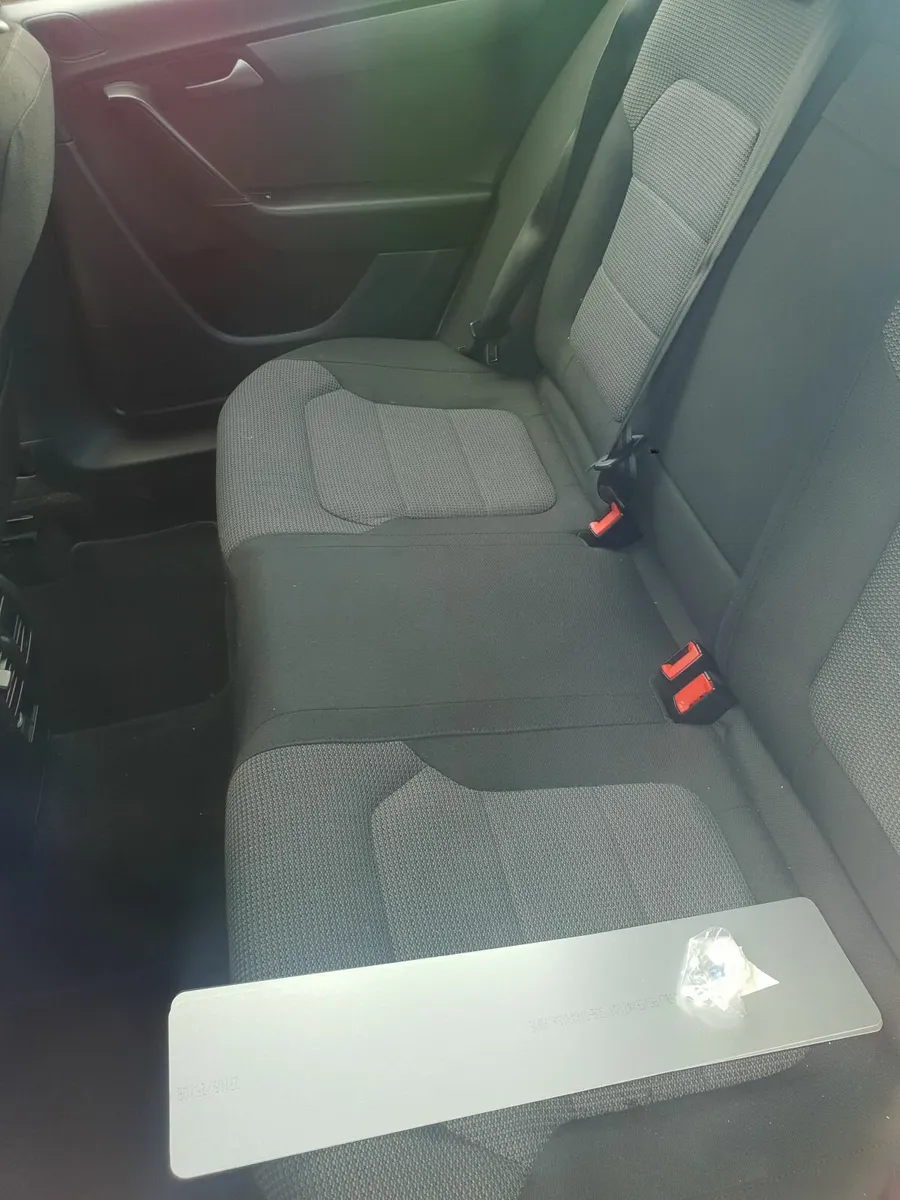 Volkswagen Passat 2011 - Image 3