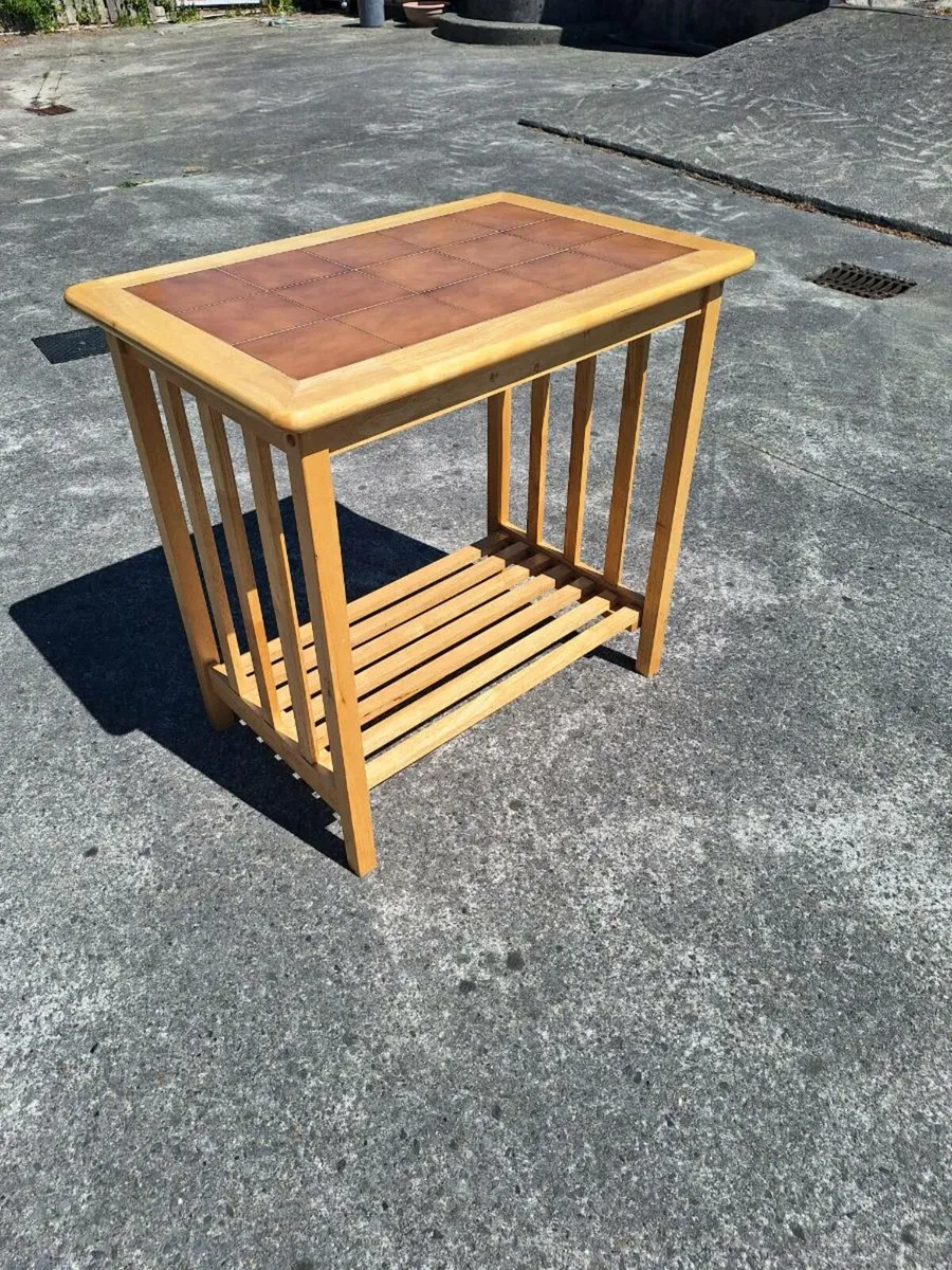 Lovely breakfast bar table with tiled top