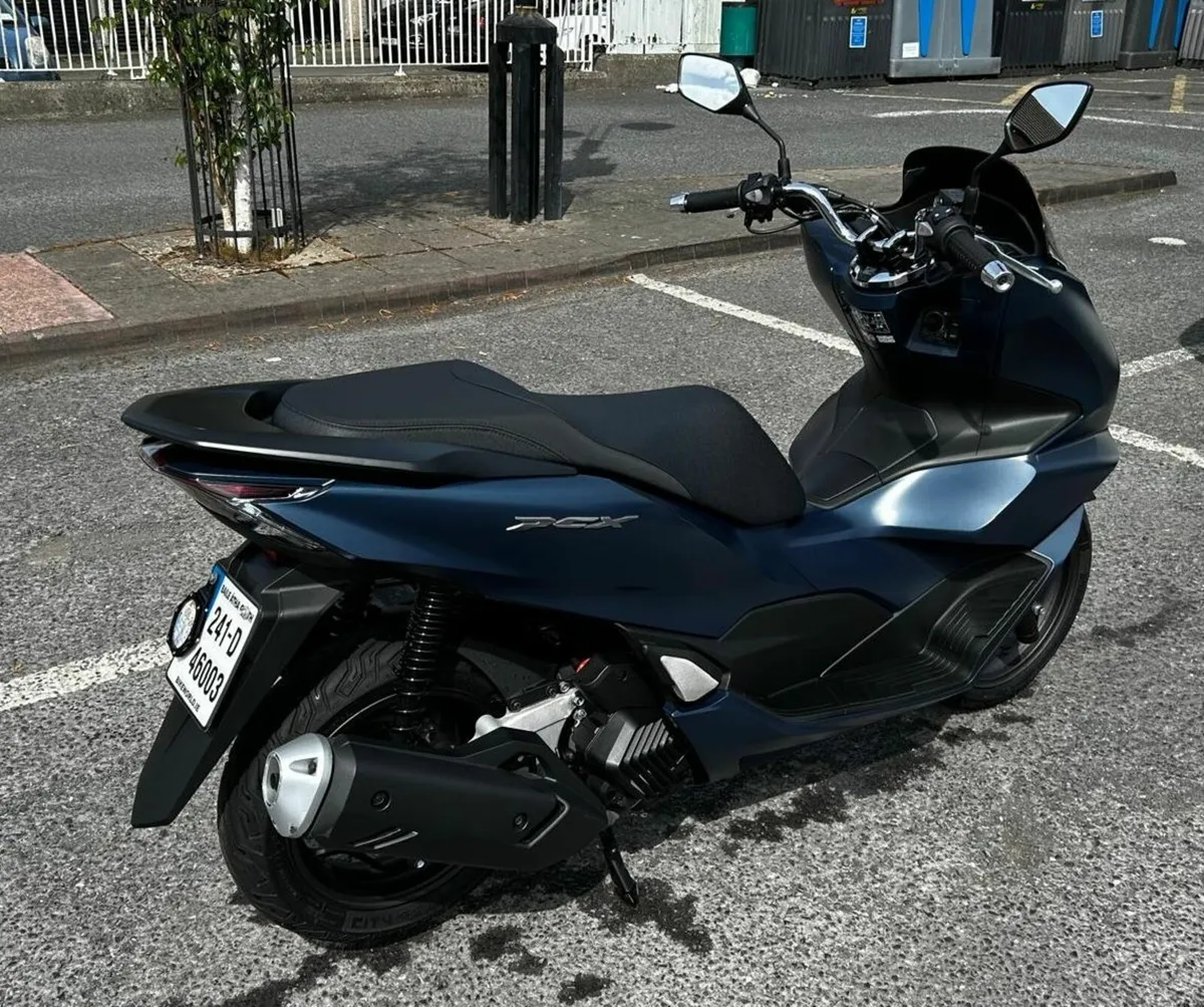 Honda 2024 PCX 125 cc - Like new! - Image 3