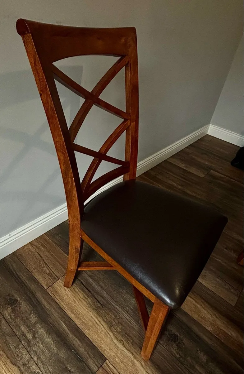 Solid wood dinning table + 8 chais - Image 3