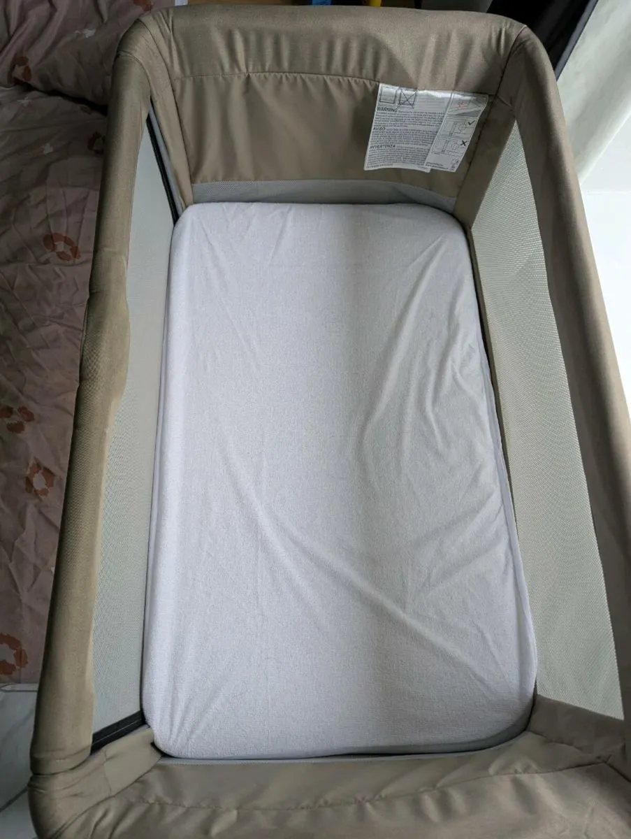 Graco Sweet2sleep bedside crib - Image 4
