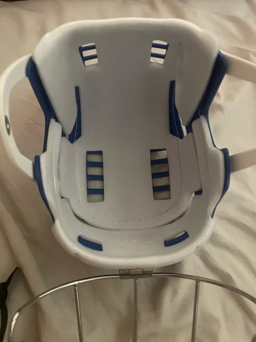 Gola hurling helmet - Image 4