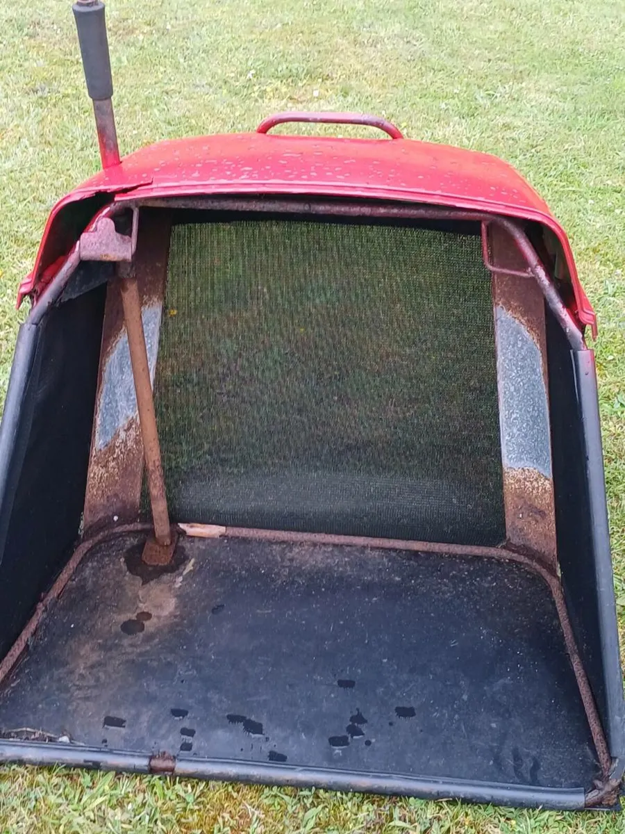 Lawnmower boxes and bonnet - Image 2