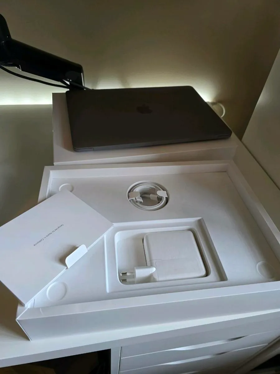 MacBook Pro 13inch (A2251) i7 2.3GHz 32GB RAM 1TB - Image 4