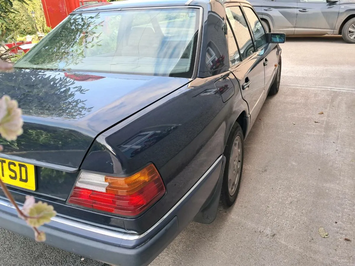 Mercedes e300d - Image 4
