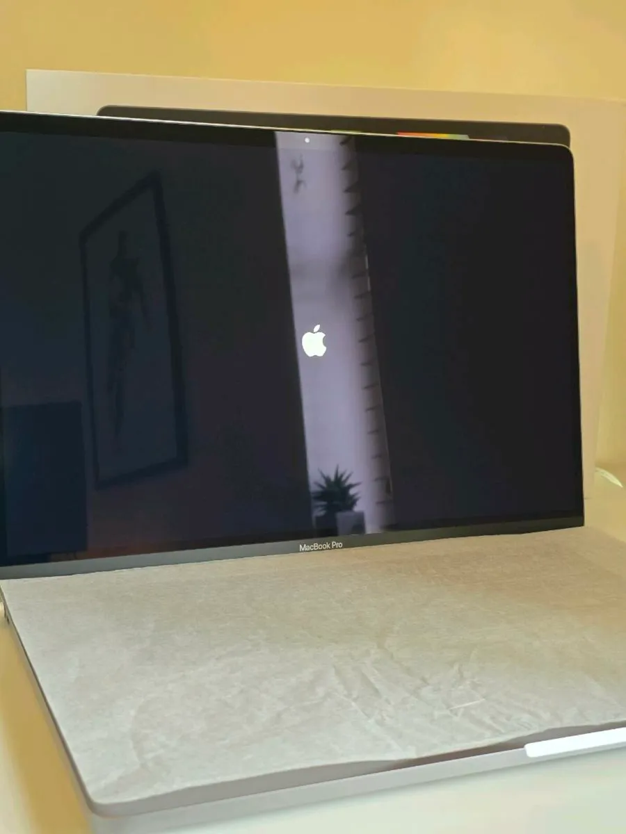 MacBook Pro 16inch (2019) Intel i9 8Core, 32GB RAM - Image 4