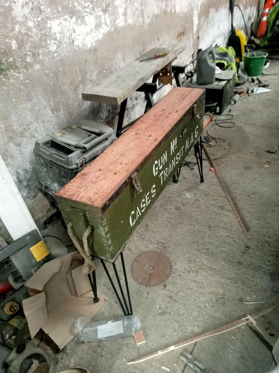 Old army gun box - Image 1