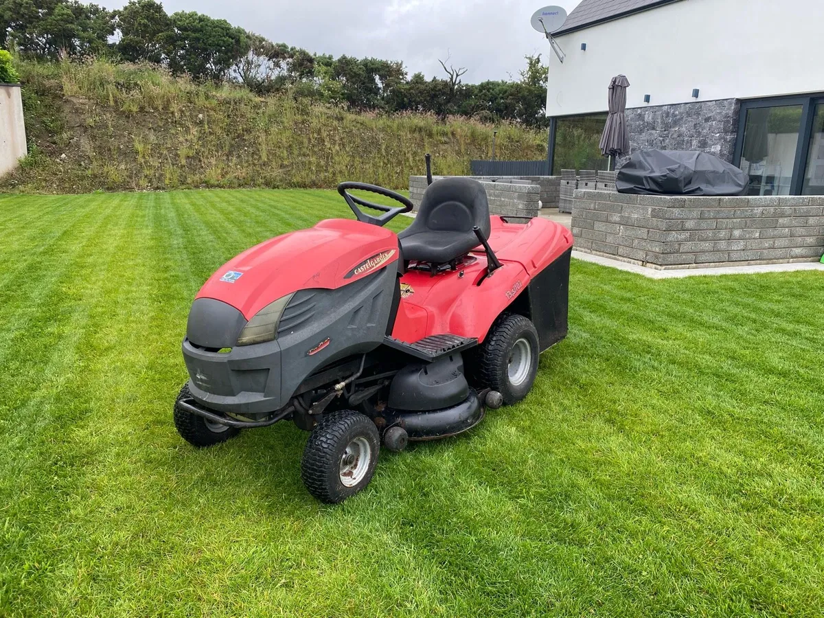 Ride on lawnmower - Image 1