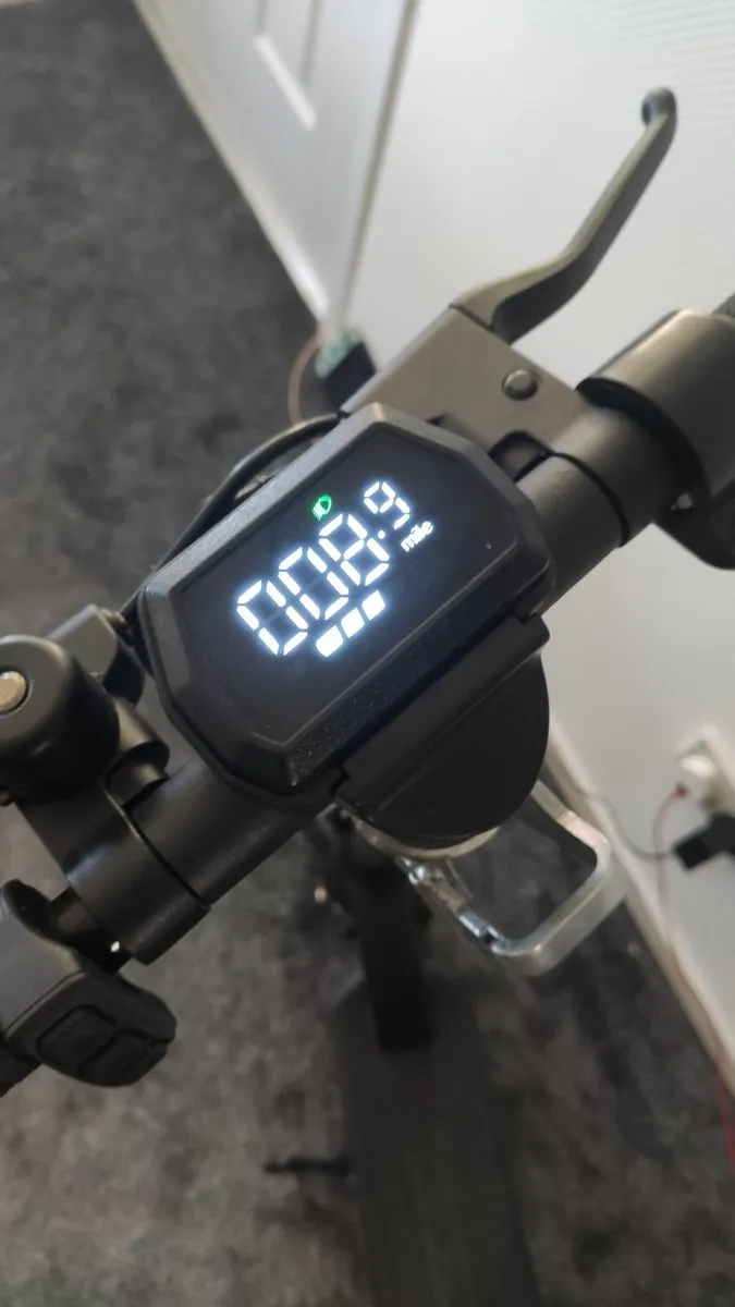 Halfords Carrera Electric scooter - Image 2