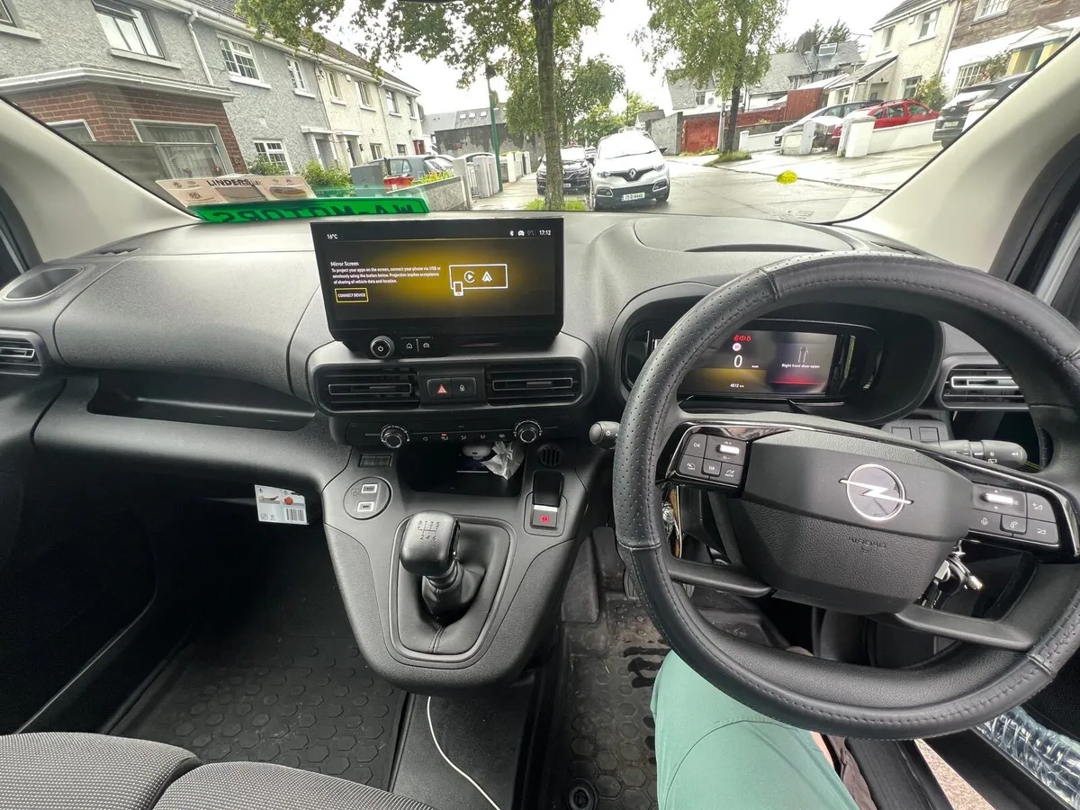 242 Opel combo sportive - Image 3