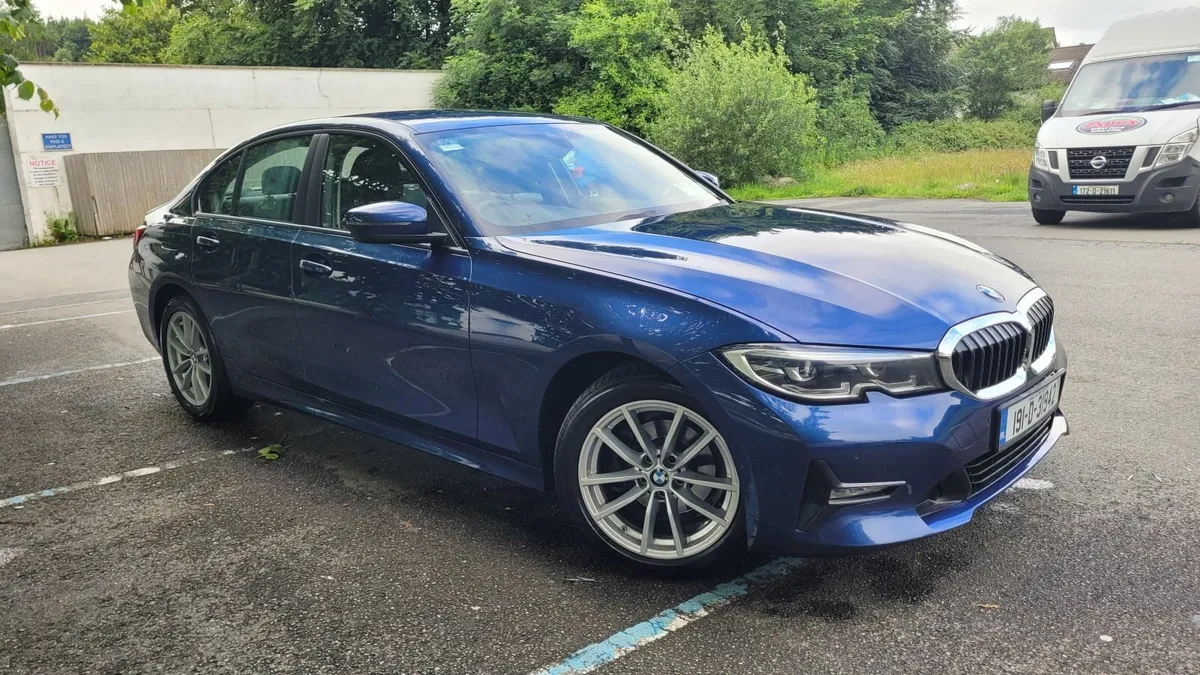 BMW 3-Series 2019 - Image 2