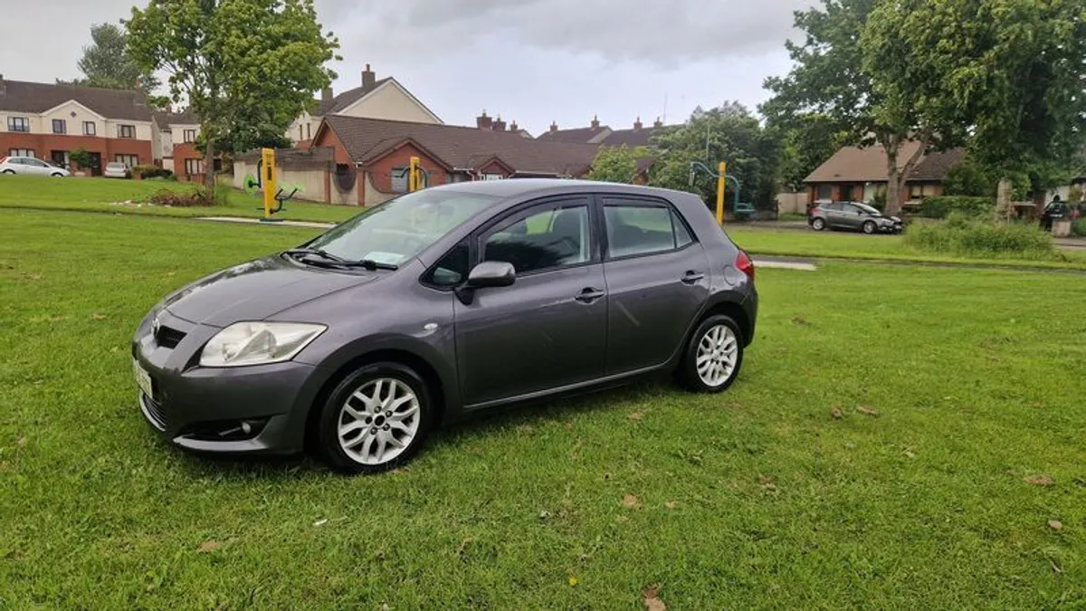 08 Toyota Auris diesel - Image 2