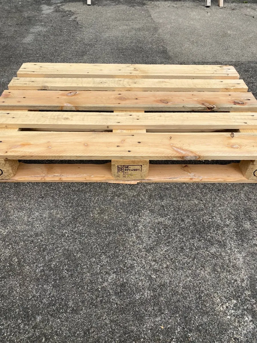 Wood pallets - Image 1
