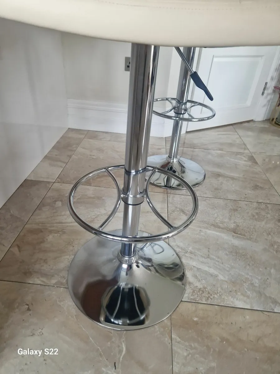 Kitchen counter stools - Image 1
