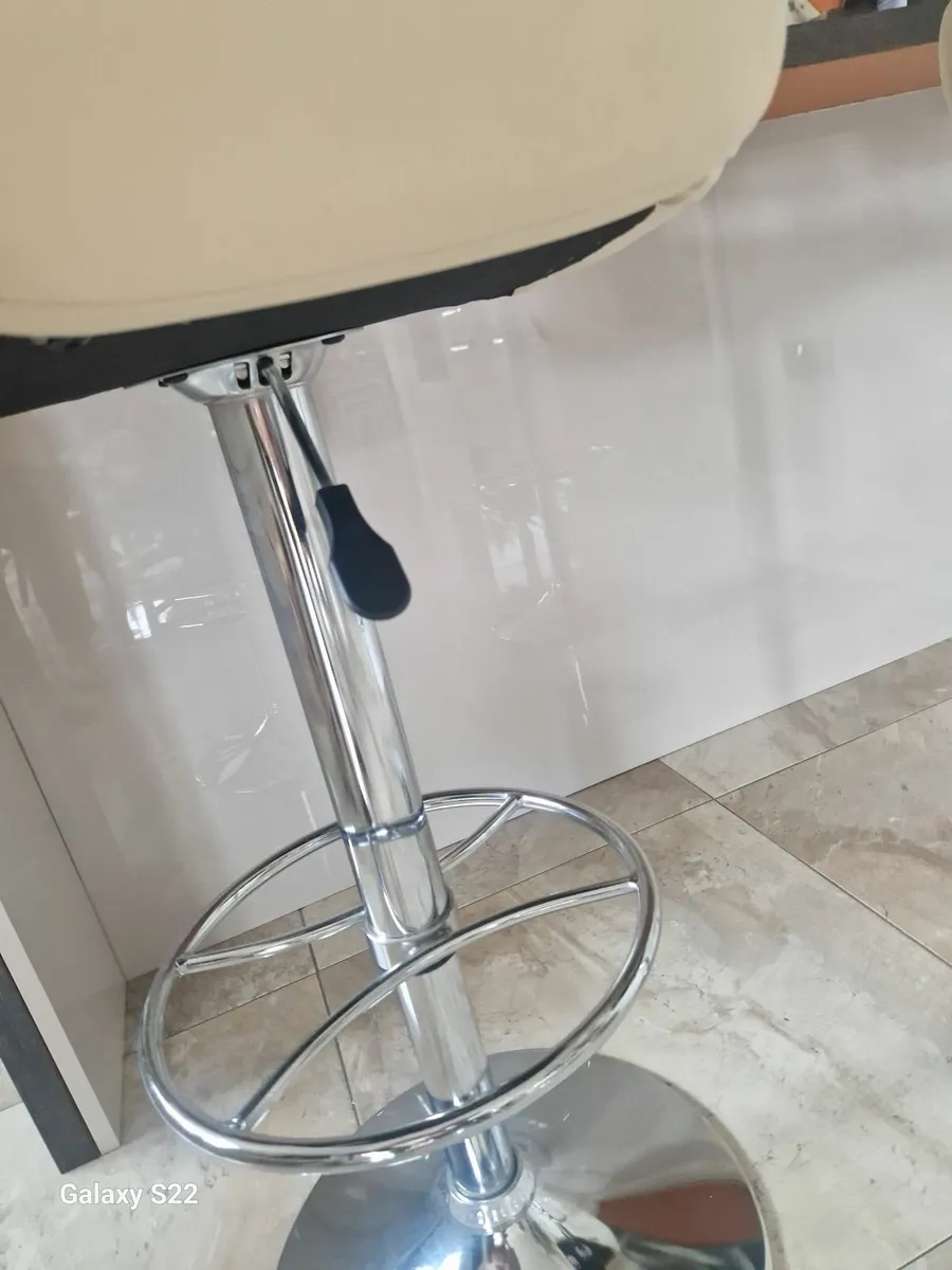 Kitchen counter stools - Image 2