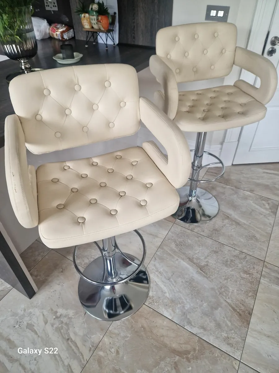 Kitchen counter stools - Image 3