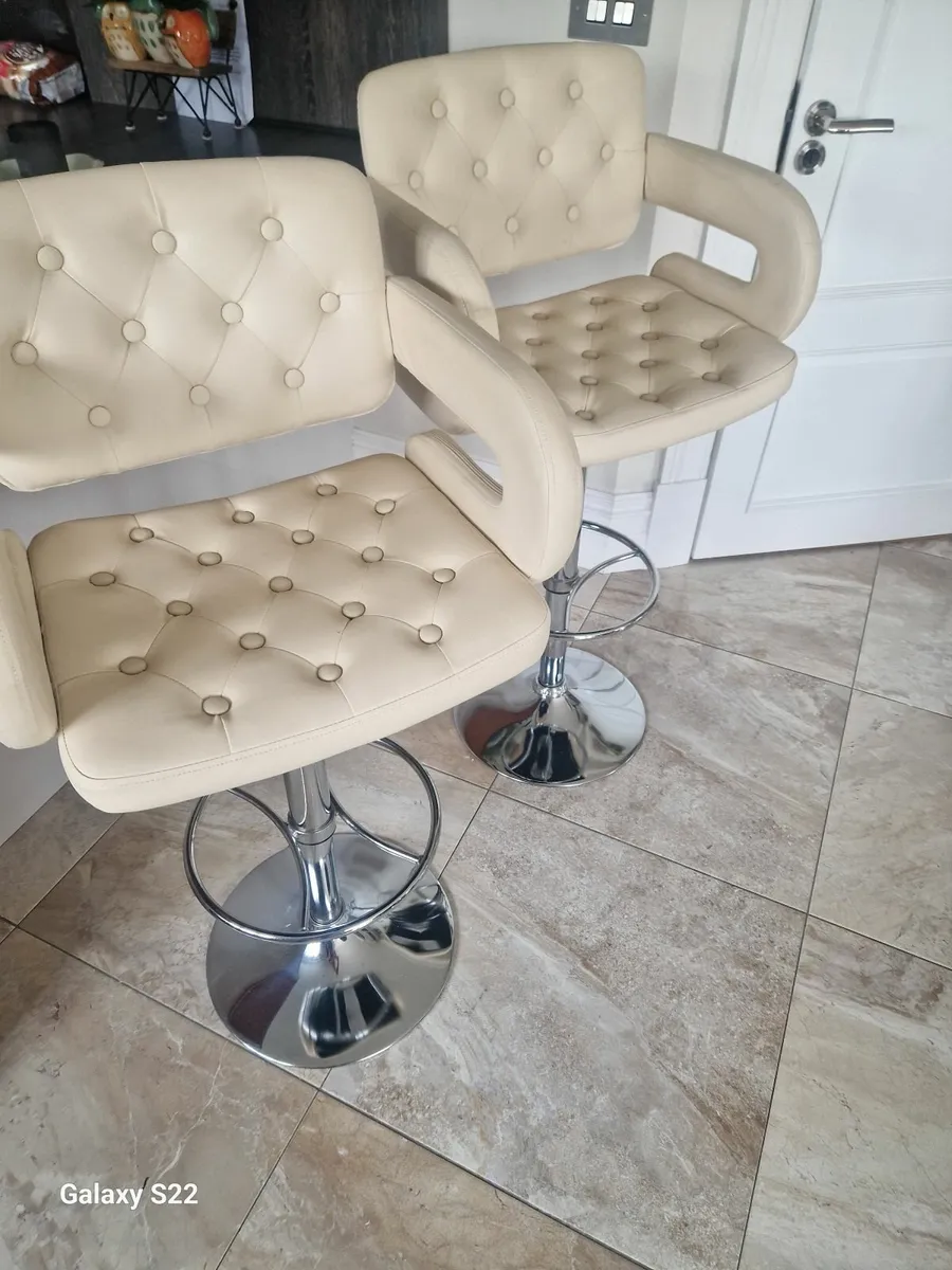 Kitchen counter stools - Image 4