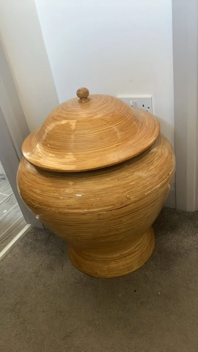 Designer ornamental Urn style pot - Image 1