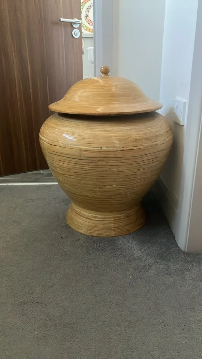 Designer ornamental Urn style pot - Image 2