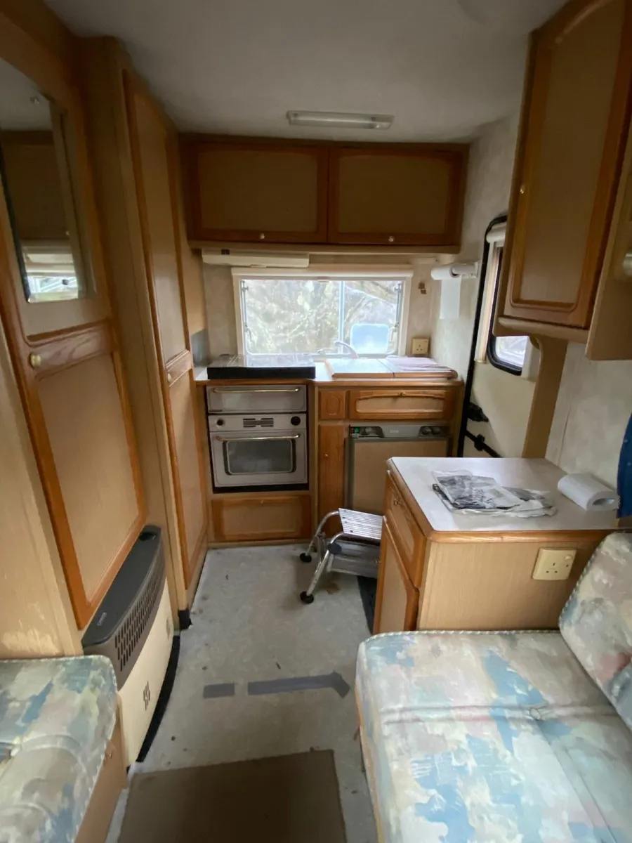 Camper - Image 2