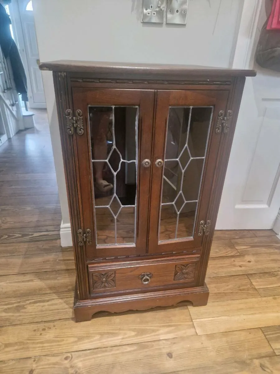 Cabinet - Image 1
