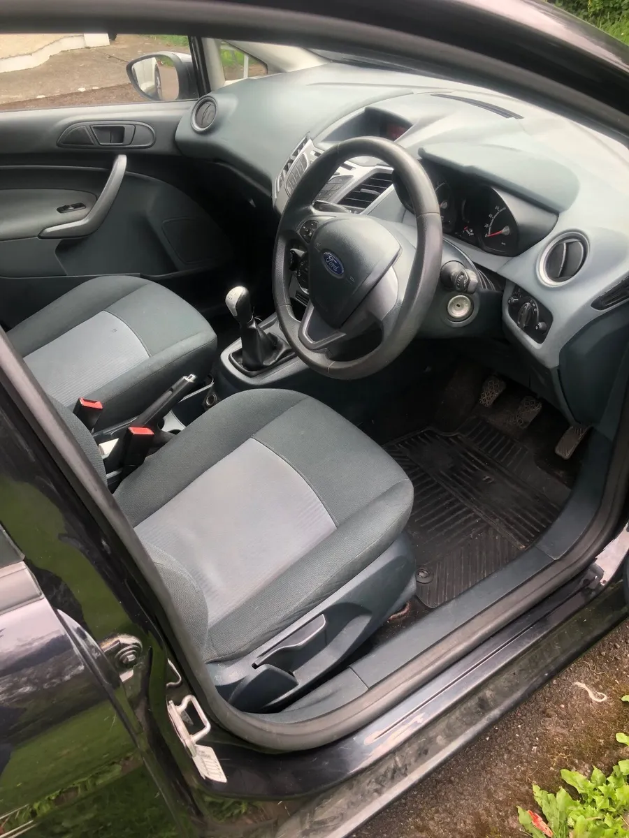 Ford Fiesta 2010 - Image 4