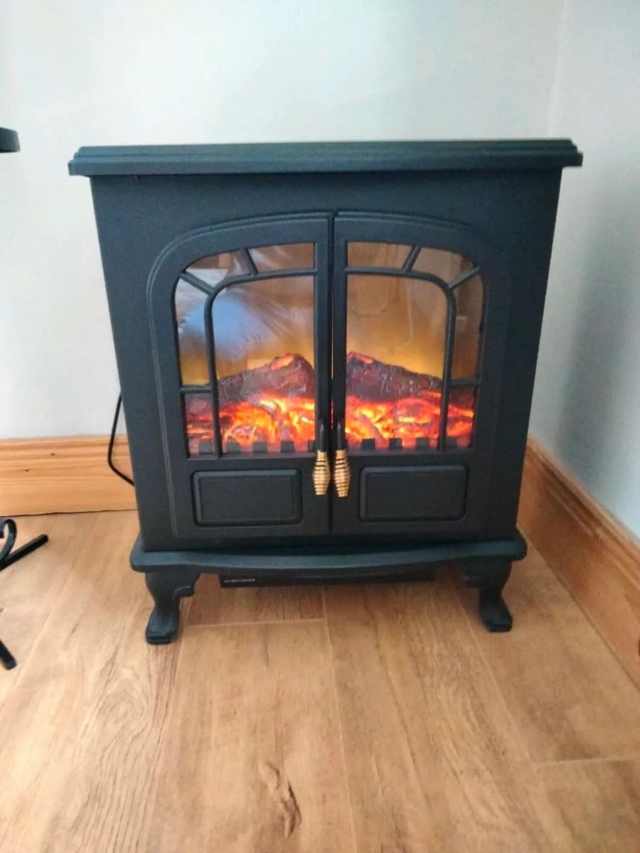 TV ,bed, electric stove, fireplace - Image 4
