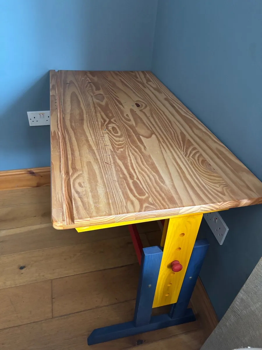 Desk - Image 4
