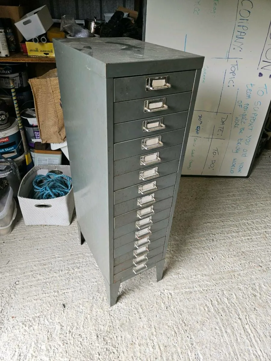 Filing cabinet - Image 1