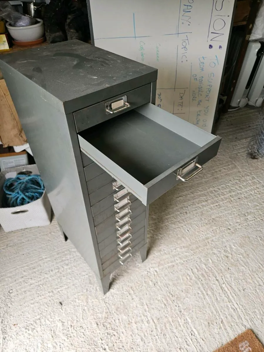 Filing cabinet - Image 2