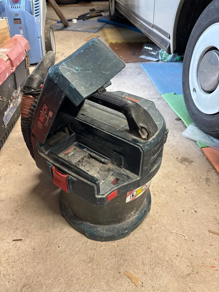 Bosch 18v battery vacuum - Image 1