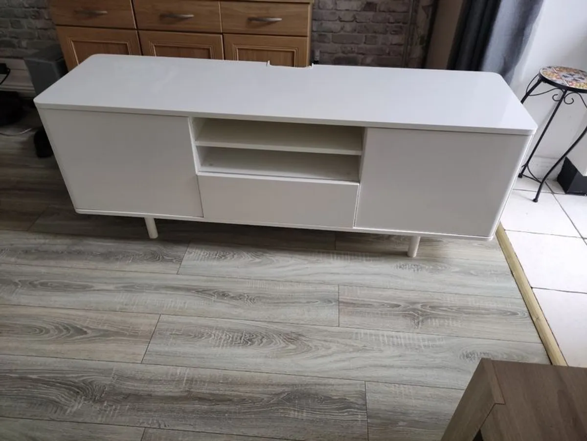 TV unit - Image 1