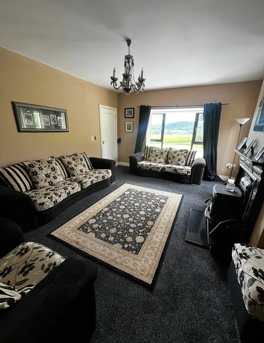 Couch - 4 Piece set - Image 1