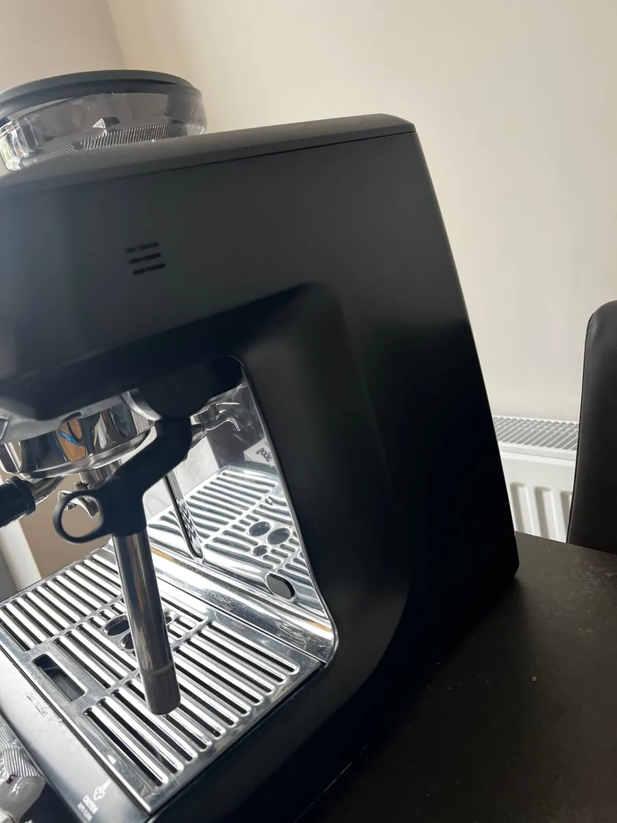 Sage oracle touch coffee machine - Image 1