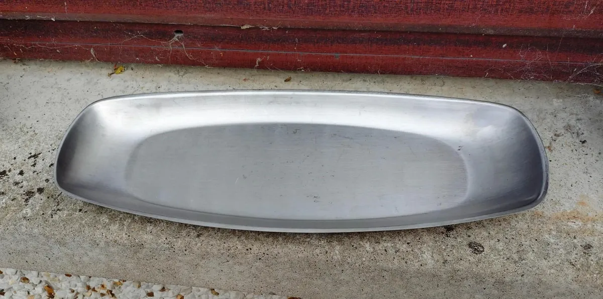 STAINLESS STEEL TRAY, SUGAR & MILK JUG. - Image 2